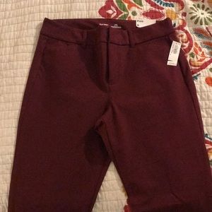 Old Navy pixie cut high rise maroon pants size 6 ✨
